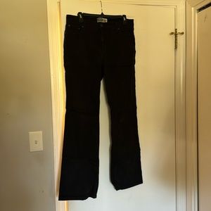 Woman’s Signature Levi’s black bootcut jeans. Size 14 Long.